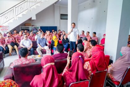 Wakil Ketua Umum DPP Partai Golkar, Bamsoet saat silaturahmi bersama Persatuan Perawat Nasional Indonesia (PPNI) Kabupaten Banjarnegara, dalam Kunjungan Hari ke-22 di Dapil 7 Jawa Tengah, Kamis (8/2/24). Foto: Ist