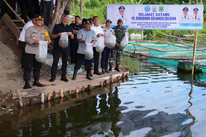 enjabat Gubernur Provinsi Sulsel, Bahtiar Baharuddin, dalam rangkaian kunjungan kerjanya di Kabupaten Pinrang, Minggu (18/2/2024),