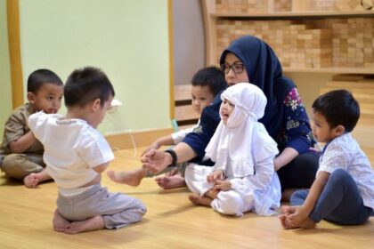 Ilustrasi guru pendidikan anak usia dini. Foto: Kemendikbudristek