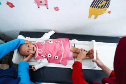 Salah satu program utama transformasi kesehatan dalam akses layanan primer ini adalah penambahan imunisasi rutin anak, dari 11 menjadi 14 jenis antigen vaksin.