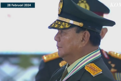 Anugerah pangkat istimewa Jenderal TNI Kehormatan kepada Prabowo Subianto hari ini disematkan langsung oleh Presiden Jokowi. Foto: Tangkapan layar Kompas TV
