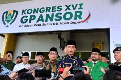 Presiden Joko Widodo saat memberikan keterangan pers usai membuka Kongres Ansor di KM Kelud. Foto: Biro Pers Istana