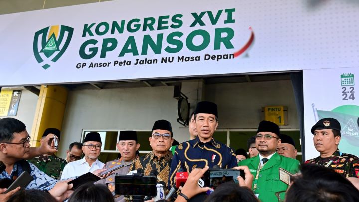 Presiden Joko Widodo saat memberikan keterangan pers usai membuka Kongres Ansor di KM Kelud. Foto: Biro Pers Istana