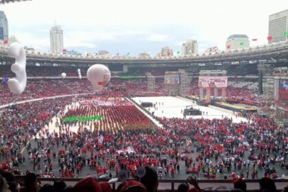 Suasana kampanye Akbar capres nomor urut 03, Ganjar-Mahfud di GBK, Senayan, Jakarta Pusat.(foto Sofian/IPOL.id)