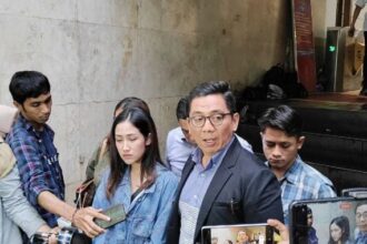 Tamara Tyasmara bersama kuasa hukumnya Sandi Arifin saat ditemui di Polda Metro Jaya, Senin (5/2/2024). Foto: ANTARA