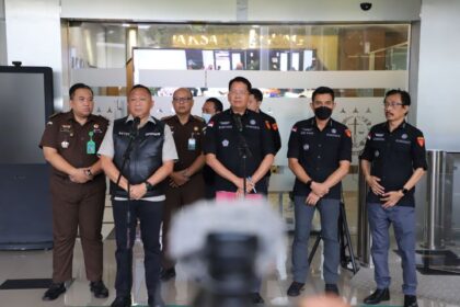 Direktur Penyidikan Jaksa Agung Muda Pidana Khusus, Kuntadi dalam jumpa pers di Kejaksaan Agung. Foto: Puspenkum Kejaksaan Agung