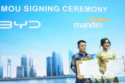 Penandatanganan Nota Kesepahaman (Memorandum of Understanding/MoU) antara Bank Mandiri dengan PT BYD Motor Indonesia. Foto: Dok Bank Mandiri