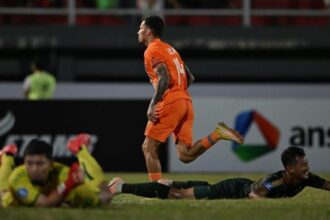 Momen penyerang sayap Borneo FC Stefano Lilipaly saat menjebol gawang Persikabo 1973 di Stadion Segiri, Samarinda pada leg pertama Liga 1 2023-2024. Kedua kesebelasan kembali bentrok, Kamis (22/2) sore ini di Stadion Kapten Dipta, Gianyar, Bali. Foto: Instagram @borneofc.id