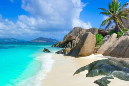Indonesia rugi ratusan triliun rupiah jika tak mengelola dengan benar pesisir pantai akibat perubahan iklim. Foto: escales ponant