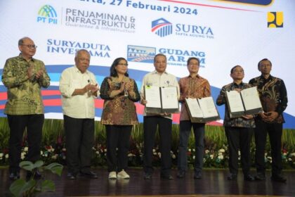 Kementerian Pekerjaan Umum dan Perumahan Rakyat (PUPR) bersama dengan PT Gudang Garam (Tbk), Pemerintah Provinsi Jawa Timur, dan PT Penjaminan Infrastruktur Indonesia (PII) segera melaksanakan pembangunan Jalan Tol Kediri – Tulungagung.