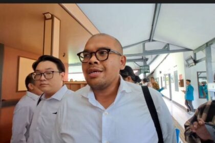 M Faiz Kurniawan dari Forte Law Firm selaku kuasa hukum Gibran Rakabuming Raka dikasus tuntutan Rp204 triliun di PN Solo. Foto: Ist