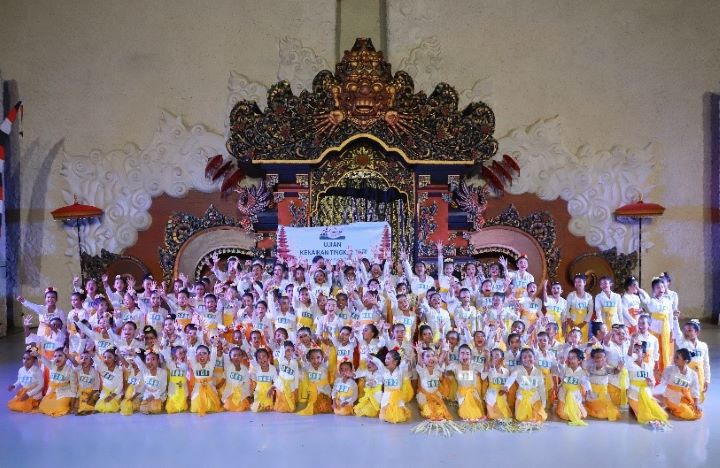 GWK Cultural Park hadirkan program bertajuk GWK Me.Nari, sebuah edukasi budaya seni tari Bali kepada siswa/i Sekolah Dasar di sekitar GWK Cultural Park. Foto: Ist