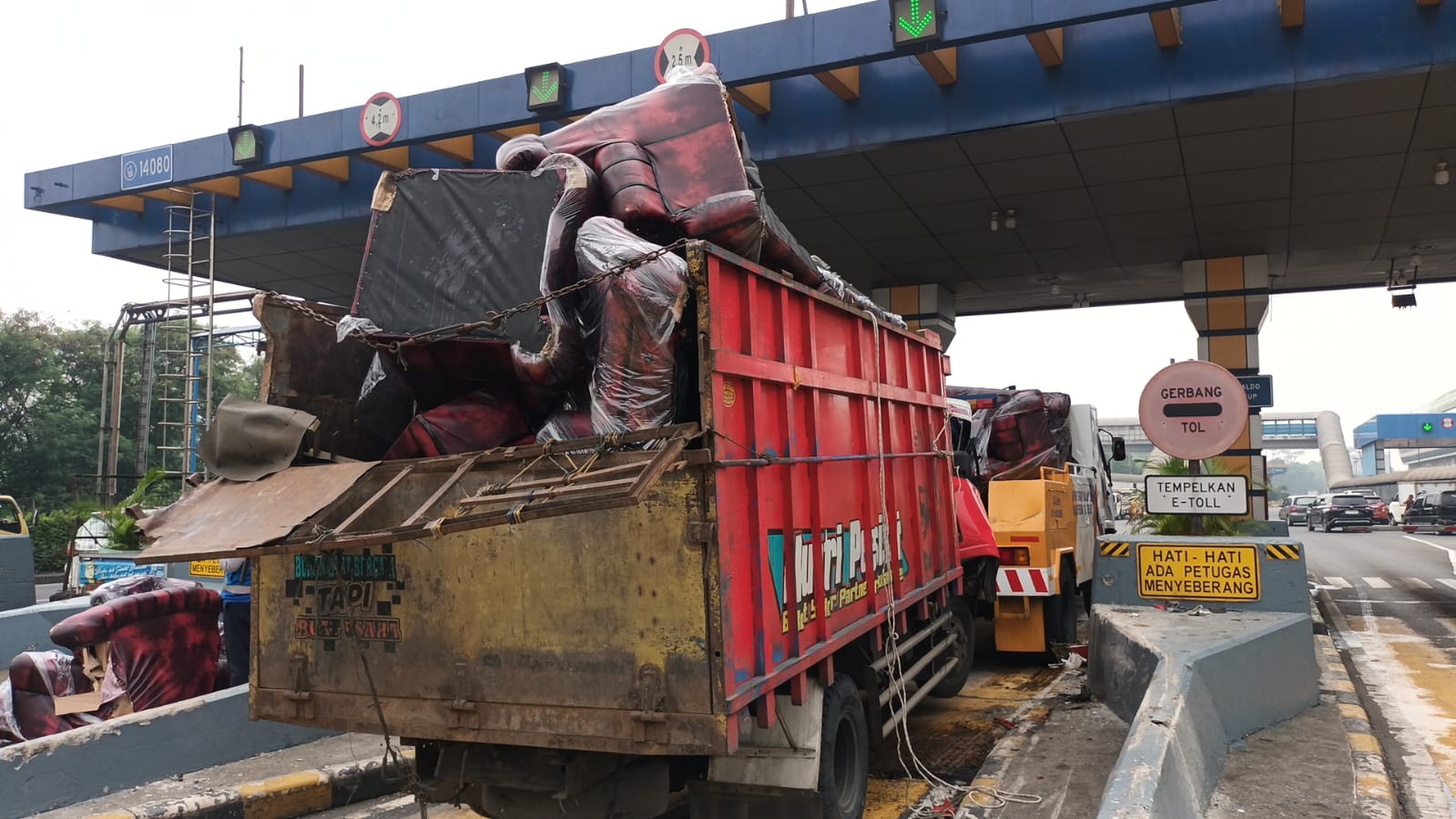 Kecelakaan Beruntun Libatkan 7 Kendaraan Di Halim, 4 Orang Luka – Ipol.id