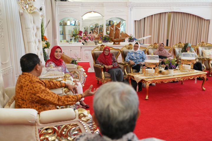 pertemuan silaturahmi antara Kepala BNN Provinsi Sulsel Brigjen Pol Guruh Ahmad Fadiyanto dan jajaran, dengan Penjabat Ketua TP PKK Sulsel, Sofha Marwah Bahtiar, di Rumah Jabatan Gubernur Sulsel, Jumat, 15 Maret 2024.