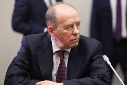Kepala Dinas Keamanan Federal Rusia (FSB) Alexander Bortnikov kepada media. Foto: Russian Presidential Press and Information Office/Gavriil Grigorov/TASS