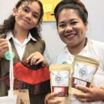 Salam satu finalis dari NTT membawa kopi sibakloang asli Indonesia. Foto: Dok/Ashoka