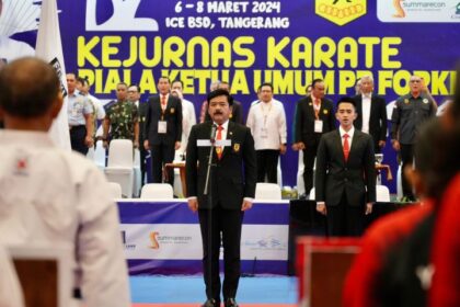 Menteri Koordinator Bidang Politik, Hukum, dan Keamanan (Menkopolhukam), Marsekal TNI (Purn) Hadi Tjahjanto saat membuka Kejuaraan Nasional Karate Piala Ketua Umum Pengurus Besar Forum Olahraga Karate-Do Indonesia (PB FORKI) 2024 di ICE BSD, Tangerang, Rabu (6/4/2024). Foto: Kemenkopolhukam
