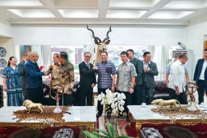 Ketua MPR RI sekaligus Wakil Ketua Umum Partai Golkar Bambang Soesatyo saat menerima para investor dari China, Singapura, Malaysia, dan Amerika, yang akan membangun Cyber Park dengan beragam fasilitas ternama di Indonesia. Foto: Istimewa