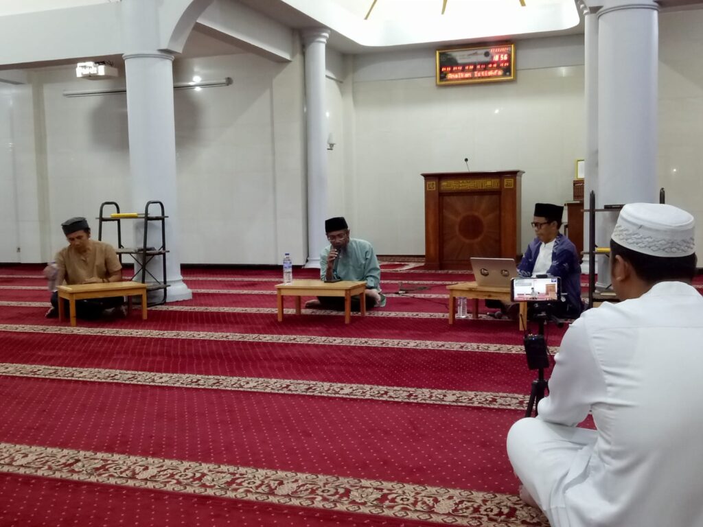 Sambut Ramadhan DKM Masjid Al-Barkah  Graha Raya Gelar Bincang IMAN (Inspiratif Manusiawi Naratif) Bareng Musisi Rock . Foto/dok/masjid Al Barkah 