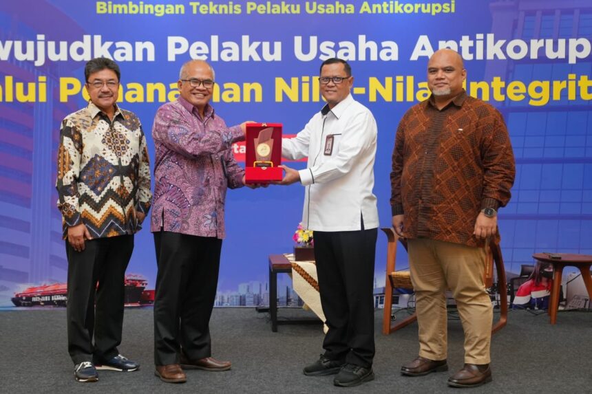 Komisaris Utama dan Komisaris Independen PGN, Amien Sunaryadi (kedua dari kiri) dalam Bimbingan Teknis Pelaku Usaha Antikorupsi di Jakarta. Foto: Dok PGN