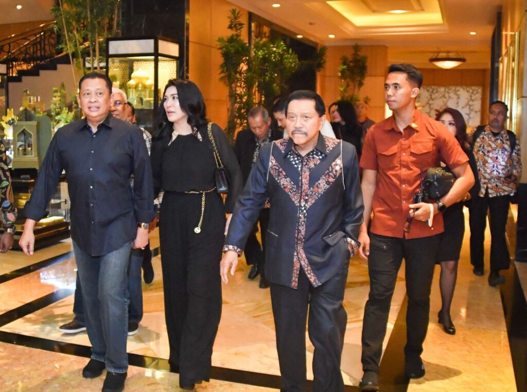 Bamsoet usai menyaksikan konser Tom Jones di Ballroom Hotel Mulia, Jakarta, Jumat malam (8/3/24).