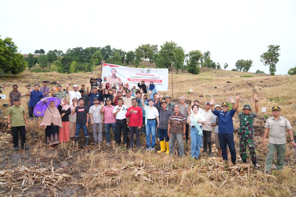 Penjabat Gubernur Sulsel, Bahtiar Baharuddin, menggalakkan penanaman 2 juta pohon nangka madu di seluruh daerah di Sulsel.