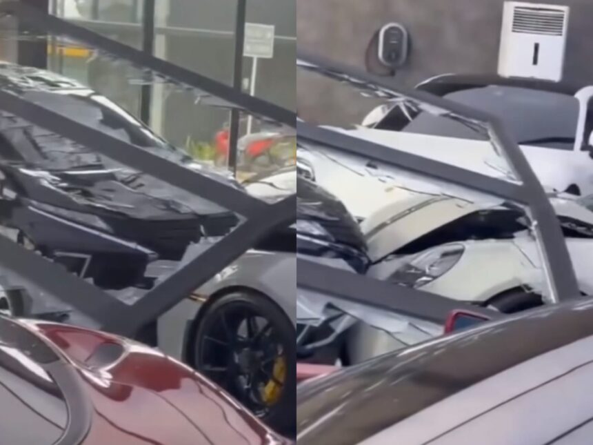 Kondisi showroom mobil mewah yang ditabrak Xpander. Foto: IG, @infobdgbaratcimahi (tangkap layar)