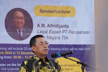 Wakil Jaksa Agung Sunarta saat memberikan sambutan pada acara Joint Training Jaksa Agung Muda Bidang Perdata dan Tata Usaha Negara (JAM Datun) dengan PT Perusahaan Gas Negara (PGN) Tbk di Kejaksaan Agung, Jakarta Selatan, Jumat (15/3/2024). Foto: Puspenkum Kejaksaan Agung