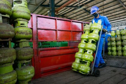 Pertamina memastikan distribusi energi bersubsidi di tahun 2024 dapat menjangkau masyarakat kurang mampu di seluruh pelosok negeri dengan harga terjangkau. Foto: Dok Pertamina