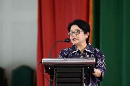 Ketua Dewan Audit merangkap Anggota Dewan Komisioner OJK Sophia Wattimena dalam Kick Off Meeting Profesi Manajemen Risiko Sektor Jasa Keuangan (SJK) Tahun 2024 di Jakarta, Jumat (15/3/2024). Foto: Dok OJK