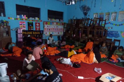 Suasana tempat pengungsian warga terdampak banjir di SDN 02 Dorang, Kabupaten Jepara, Jawa Tengah, Minggu (17/3). Foto: BPBD Kabupaten Jepara