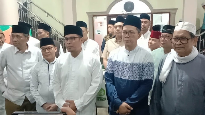 Wakil Walikota Tangsel Pilar Saga Ichsan Gelar Safari Ramadhan di Masjid Jami Al Barkah, Anggrek Loka, Graha Raya RT05 RW07 Kelurahan Pakujaya, Kecamatan Serpong Utara, Tangsel, Banten, Senin (18/3) pukul 17.00 hingga 21.00.