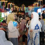 Penjabat Ketua Tim Penggerak PKK Sulawesi Selatan, Sofha Marwah Bahtiar saat mengunjungi Pasar Ramadan Mulo, di Gedung Mulo, Jalan Jenderal Sudirman No.23 Makassar. Foto: Pemprov Sulsel