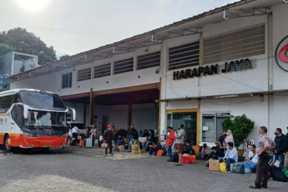 Menjelang mudik dan lebaran Idul Fitri 1445 H, Anggota Badan Narkotika Nasional (BNN) bakal melakukan tes urine para sopir bus Antar Kota Antar Provinsi (AKAP). Foto: Joesvicar/ Dok ipol.id