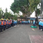 General Manager PLN UID Jakarta Raya, Lasiran memimpin apel _check point_ peralatan K3 Yantek secara _hybrid_ di PLN UP3 Kebon Jeruk pada Kamis, 21 Maret 2024