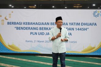 General Manager PLN UID Jakarta Raya, Lasiran saat memberikan sambutan dalam acara Berbagi Kebahagiaan bersama Yatim Dhuafa di Masjid Nurul Falah PLN UID Jakarta Raya, Kamis (21/3)