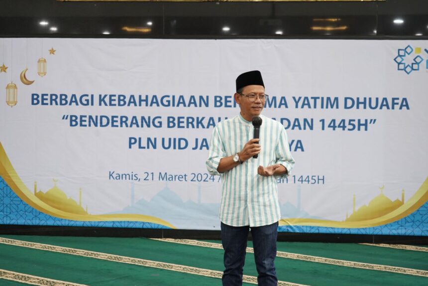 General Manager PLN UID Jakarta Raya, Lasiran saat memberikan sambutan dalam acara Berbagi Kebahagiaan bersama Yatim Dhuafa di Masjid Nurul Falah PLN UID Jakarta Raya, Kamis (21/3)