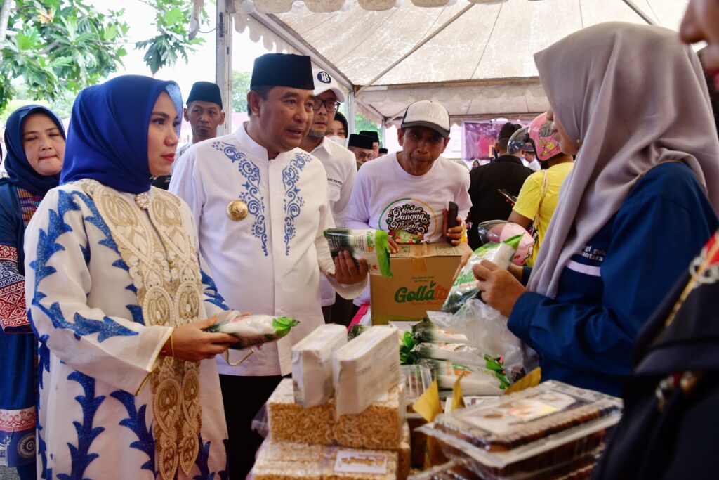 Berbagai kegiatan dilaksanakan Pemerintah Provinsi Sulsel dan Kabupaten Bone untuk Program Berbagi Bahagia Ramadan 1445 Hijriah, di Lapangan Merdeka, Kabupaten Bone, Rabu, 27 Maret 2024.