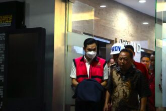 Suami artis Sandra Dewi, Harvey Moeis saat ditahan oleh penyidik pidana khusus Kejaksaan Agung, Rabu (27/3/2024). Foto: Yudha Krastawan/ipol.id