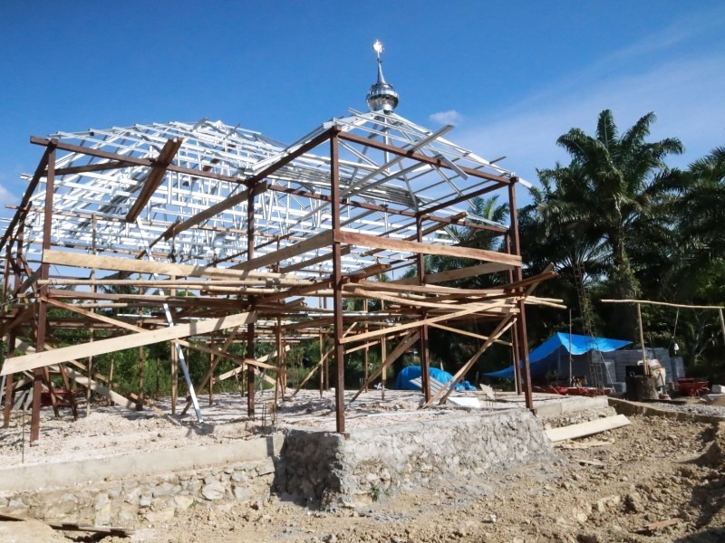 Masjid Jami Al Firdaus di Dusun Pandamaran, Desa Tuana Tuha, yang dalam proses pembangunan. Foto: Diskominfokukar