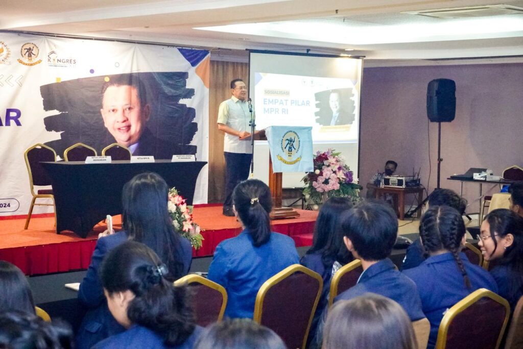 Bamsoet saat Sosialisasi Empat Pilar MPR RI bersama Himpunan Mahasiswa Buddhis Indonesia (HIKMAHBUDHI), di Jakarta, Jumat (29/3/24).