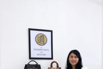 Adinda Sheila, memulai usaha kerajinan tas kulit dengan brand “Adisher Leather” pada 2012 lalu. Foto: Dok LPEI