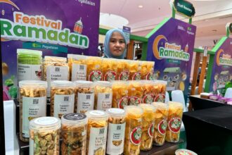 Festival Ramadan Pegadaian 2024, puluhan gerai UMKM tampak berderet menyajikan beragam produk busana dan kuliner di Plaza Medan Mall. Foto: Pegadaian Medan