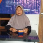 Caryati, pemilik kios pupuk di wilayah Dusun Sukajaya, Desa Dayeuhluhur, Kecamatan Tempuran, Kabupaten Karawang, Jawa. Foto: Ist