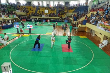 Para peserta silat antusias bersemangat tanding pada Indonesia Student Sports Championship (ISSC) digelar di Gelanggang Olah Raga (GOR) Ciracas, Jakarta Timur, Sabtu (2/3). Foto: Ist