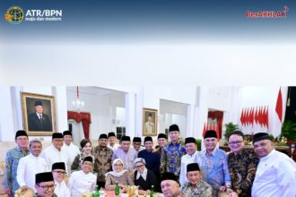 Menteri ATR/BPN, Agus Harimurti Yudhoyono bersama menteri kabinet yang lain saat acara bukber di istana negara. Foto: dok humas