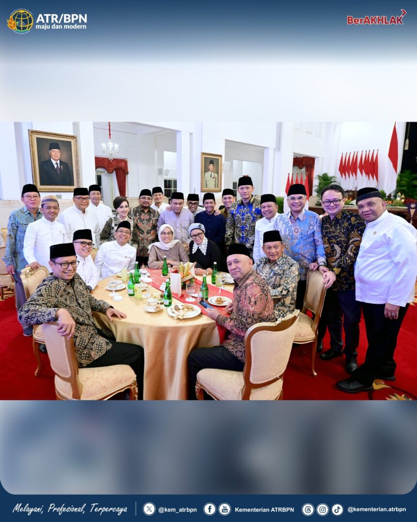 Menteri ATR/BPN, Agus Harimurti Yudhoyono bersama menteri kabinet yang lain saat acara bukber di istana negara. Foto: dok humas