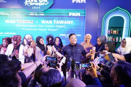 Dirut PNM, Arief Mulyadi bersama media dan para nasabah PNM saat acara bukber bareng Live on Ramadan di Jakarta Kamis (21/3/2024). Foto; dok humas