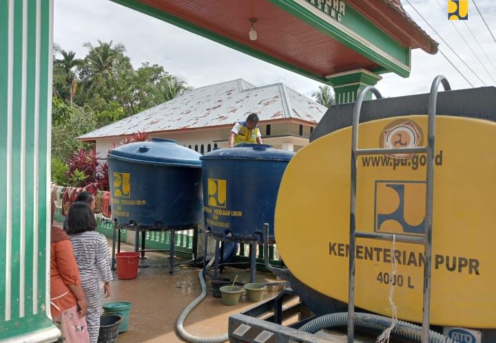 Berdasarkan data Balai Prasarana Permukiman Wilayah (BPPW) Sumatera Barat, sarana dan tanggap darurat yang telah didistribusikan untuk korban banjir yakni berupa Hidran Umum sebanyak 11 unit yang sudah terpasang seluruhnya. Foto: Ist