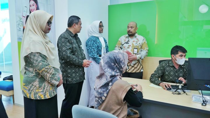 Puluhan siswa SMA Negeri 61 Jakarta tampak antusias mengikuti jelajah jaminan sosial yang digelar oleh BPJS Ketenagakerjaan.